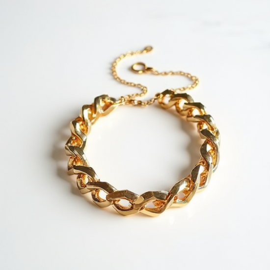 Minimalist Chain Bracelet in Geometric Shape