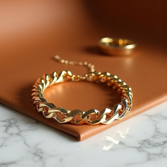 Minimalist Chain Bracelet in Geometric Shape