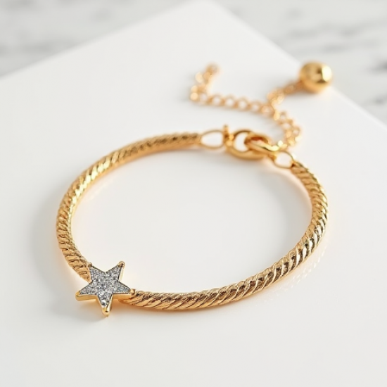 Delicate Chain Bracelet with Star Pendant